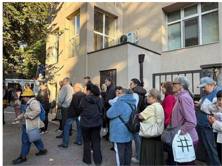 4300 асистенти, три дни и една опашка: така ли изглежда социалната политика в Пловдив?