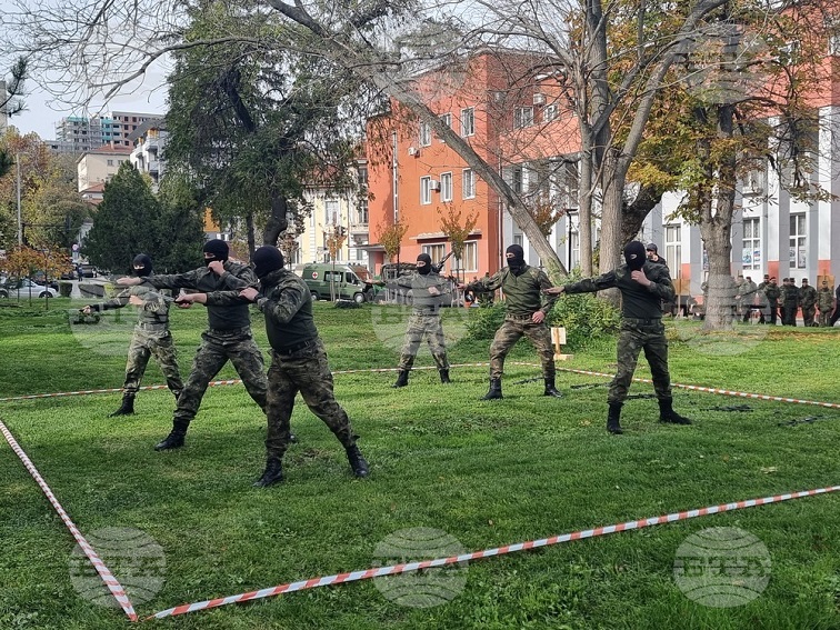 В Плевен с демонстрации и експозиции бе отбелязан празникът на Сухопътните войски