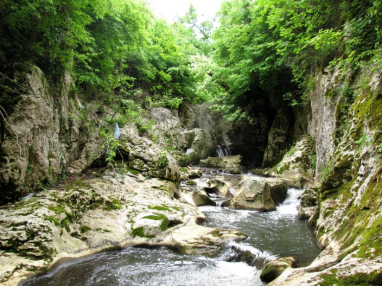 По пътеките на Андъка: Дряновският водопад и каньонът, които пазят духа на Балкана