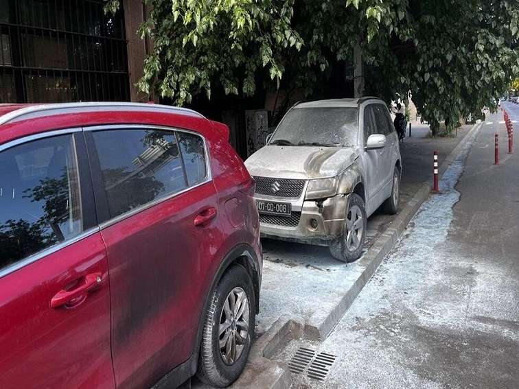 Неизвестен подпали два от дипломатическите автомобили на посолството на Република България в Скопие