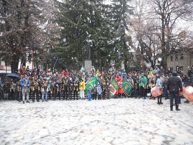 Банско посрещна Коледа с кукери