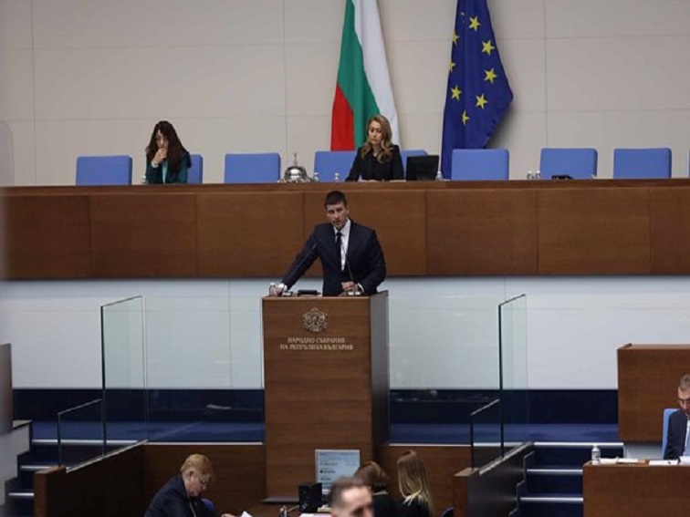 Михайлов: Призовавам президента да влезе в Народното събрание и да разбута кочината