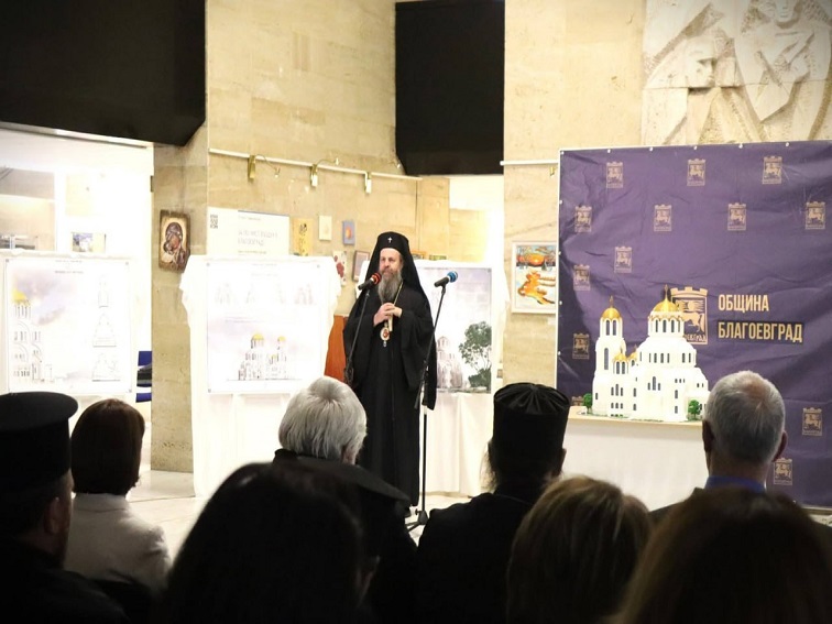 Проектът за изграждане на храм „Св. вмчк Мина“ в Благоевград бе представен днес, кметът Методи Байкушев връчи официално разрешението за строеж