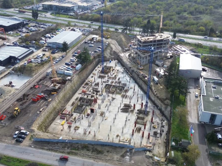 Държавните болници в упадък, частните – в подем: как се разпада българското здравеопазване