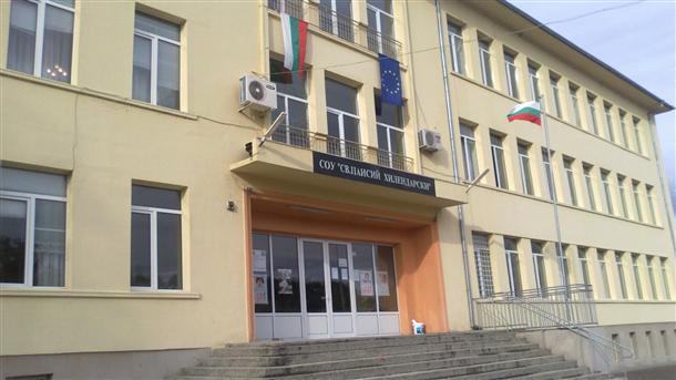 Войната за трона и задкулисните игри в образованието между „прасетата“ 