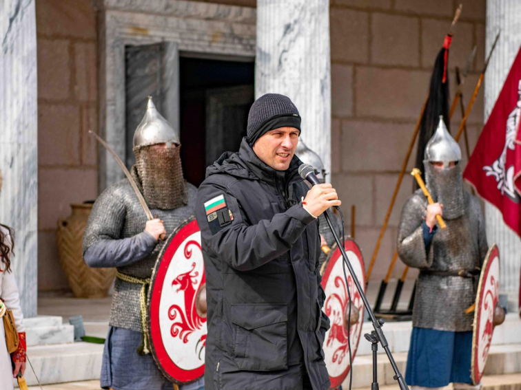 Ивелин Михайлов: Нека видим кой какво прави в днешна България