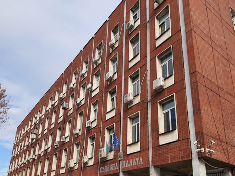 Прокуратурата разследва инцидент с румънски самолет, паднал край Гиген