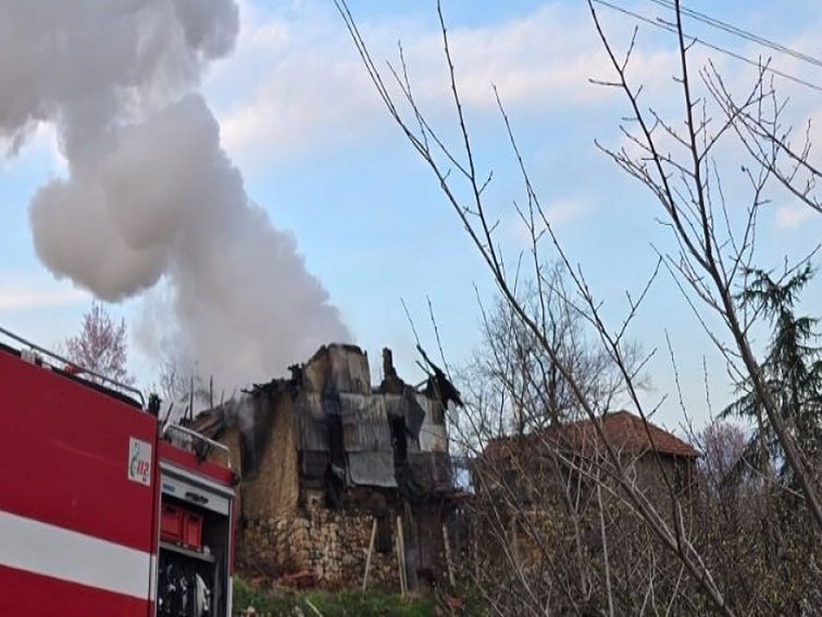 Мъж загина при пожар в къща в село Мощанец