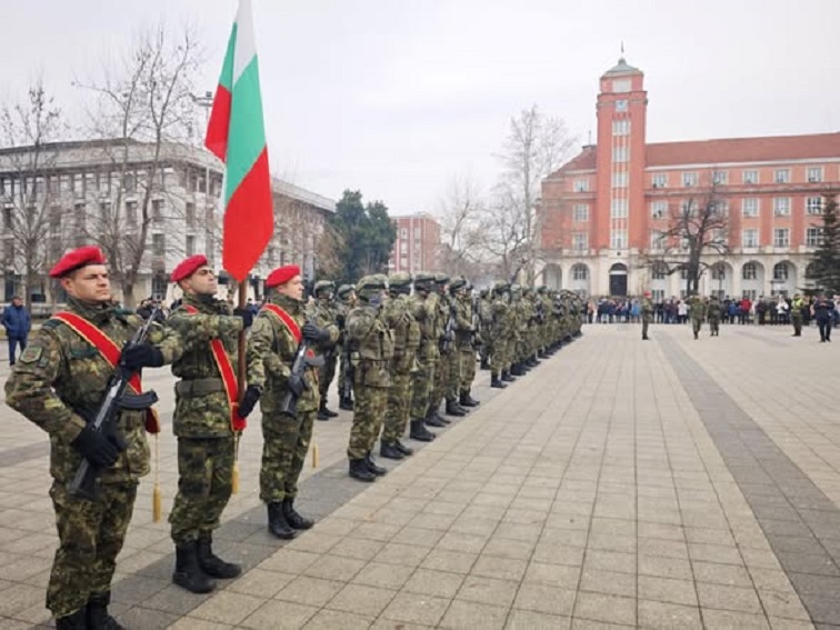 От Плевен тържествено бе изпратен български военен контингент за участие в мисия на НАТО в Косово