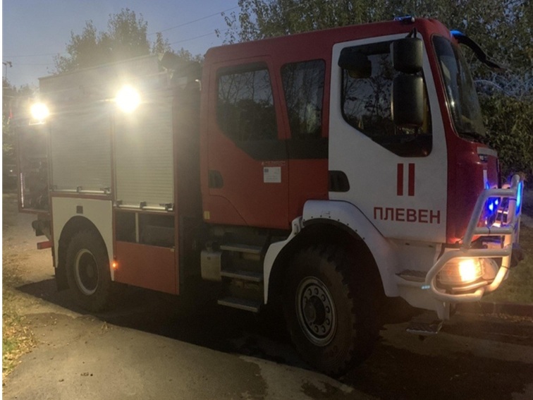 Пожар в парк "Кайлъка" край Плевен: Огнеборци овладяха огнената стихия
