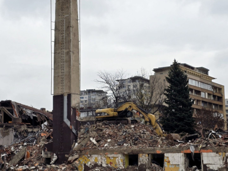 „Разрушават старата баня на бул. „Ситняково“ и готвят 16-етажен небостъргач“