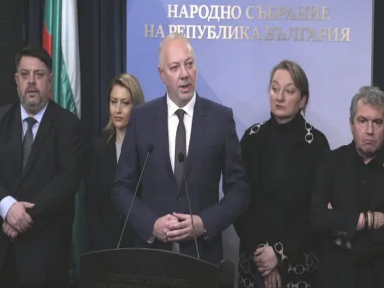 Главата на Борисов и Пеевски падна! Оставката е подадена!