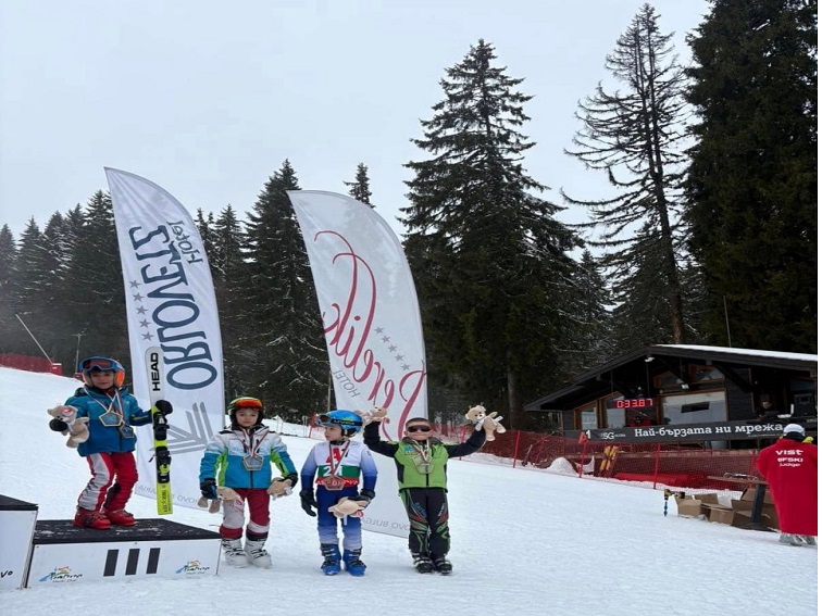 Младите ски таланти от Разлог с отлични резултати на „Купа Чепеларе“