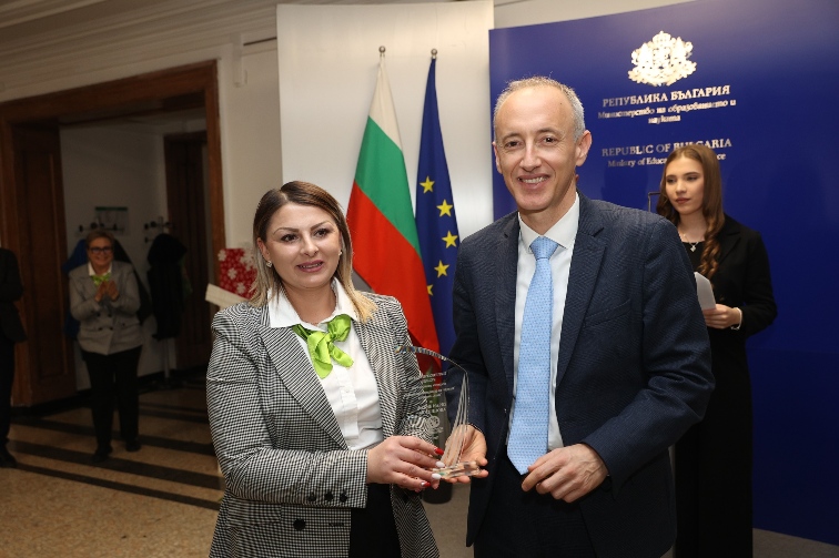 Шуменка отличена с образователна награда!
