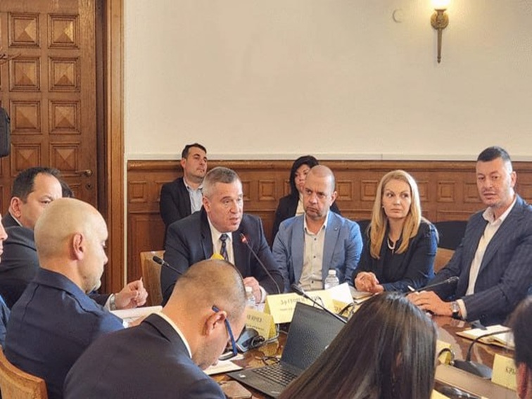 Угодиха на Пеевски: "Магазин за хората" правят в пощите