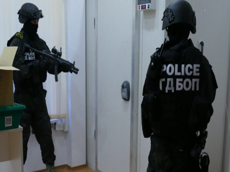 Акция на ГДБОП в поликлиниката в Благоевград! Двама лекари са арестувани