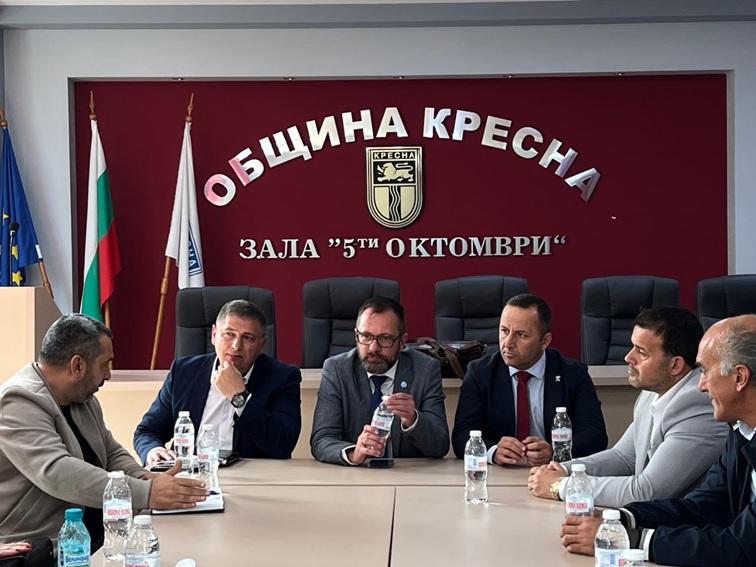 Шефът на АПИ се скри в Кресна, за да умува как да няма опашки за Гърция 