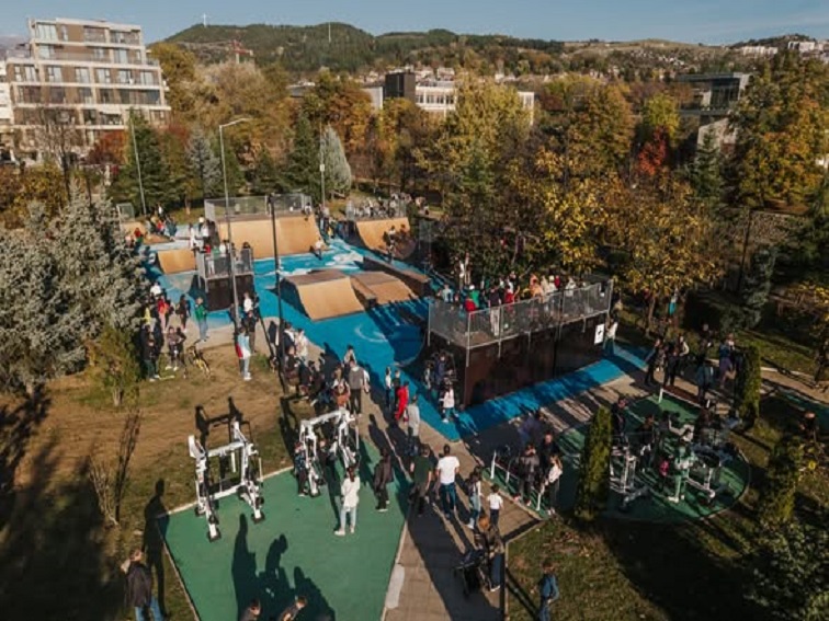Обновеният скейт парк в Благоевград официално отвори врати