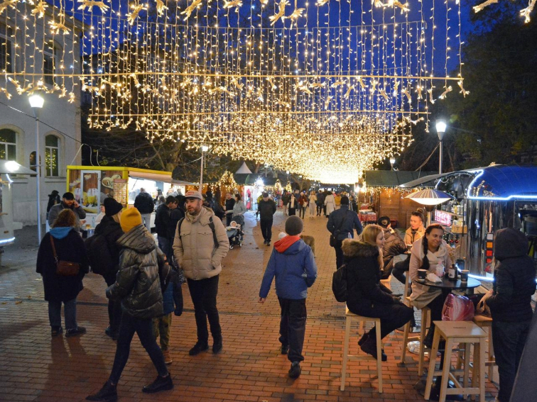 Община Варна приема заявления за участие в коледните базари през 2025 г.   
