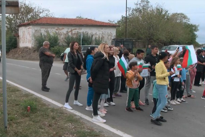 Гражданското общество се събужда! Хасковски села на протест срещу безводието, причинено от ВиК .
