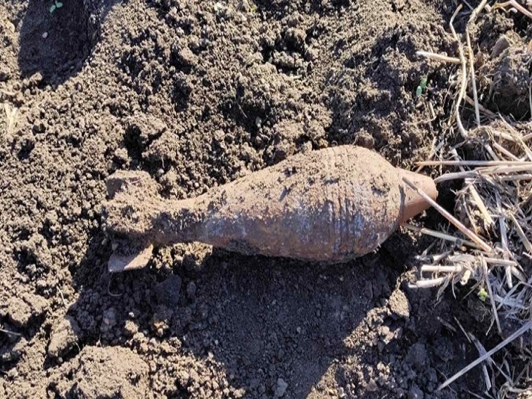 Корозирал боеприпас, открит от турист, предаден в музея в Петрич