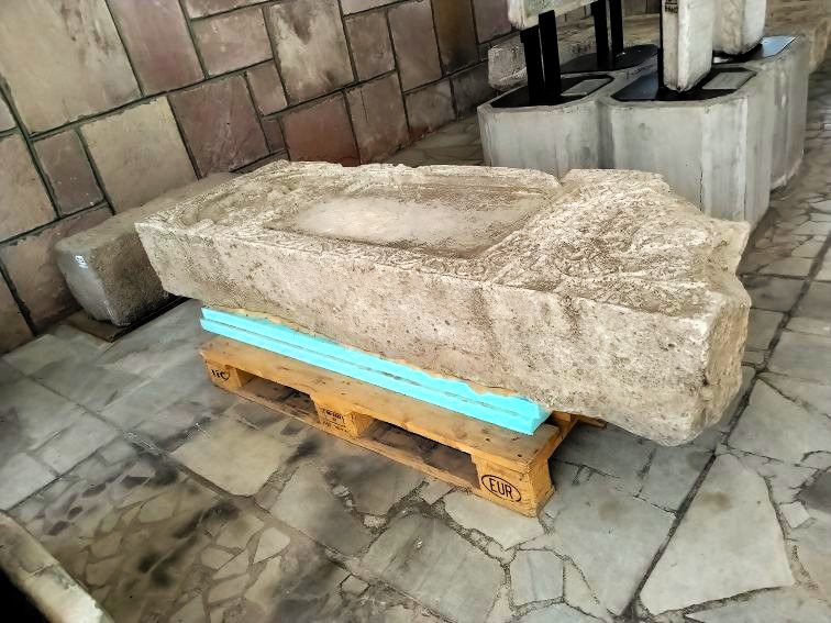 Вековната история на Пазарджик лежи върху европалети, а 100-годишна сграда се руши