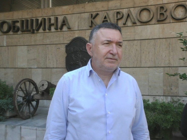 Общинската администрация в Карлово скри заплатите на кмета. Има ли нещо тайно?
