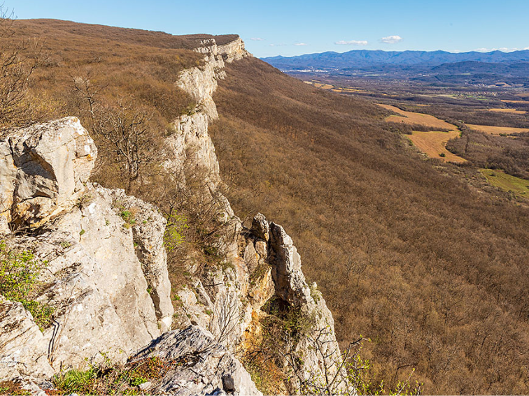 Витата стена – природната загадка край Севлиево
