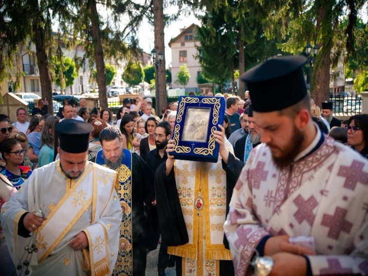 Разлог посрещна мироточивата икона „Пресвета Богородица Хавайска“ на Преображение Господне