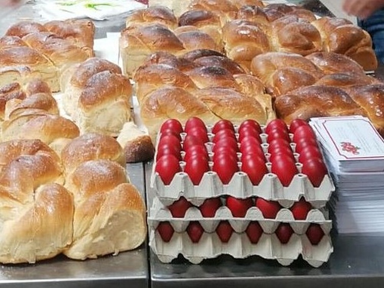 В община Гулянци раздадоха 700 великденски пакета на възрастни и самотно живеещи хора