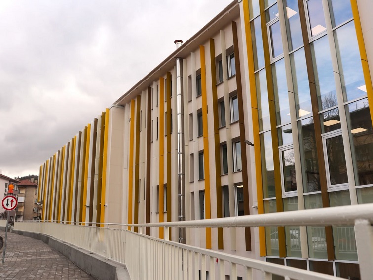 II ОУ „Димитър Благоев“ посреща втория учебен срок в напълно обновена и разширена сграда