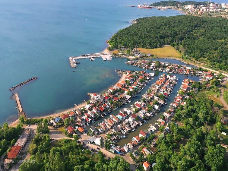 Нефтен разлив в залива „Ченгене скеле“ край Росенец