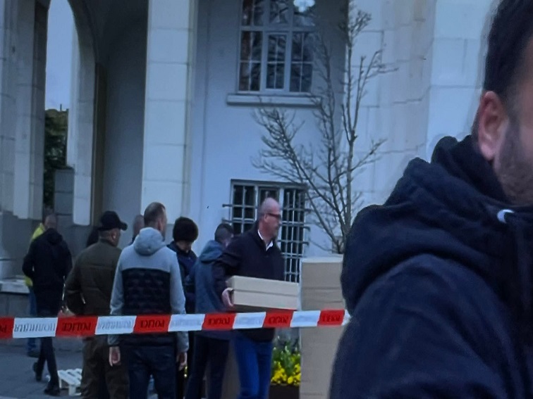 Скандал в Плевен: Изборни бюлетини като случайна пратка? Къде е държавата?