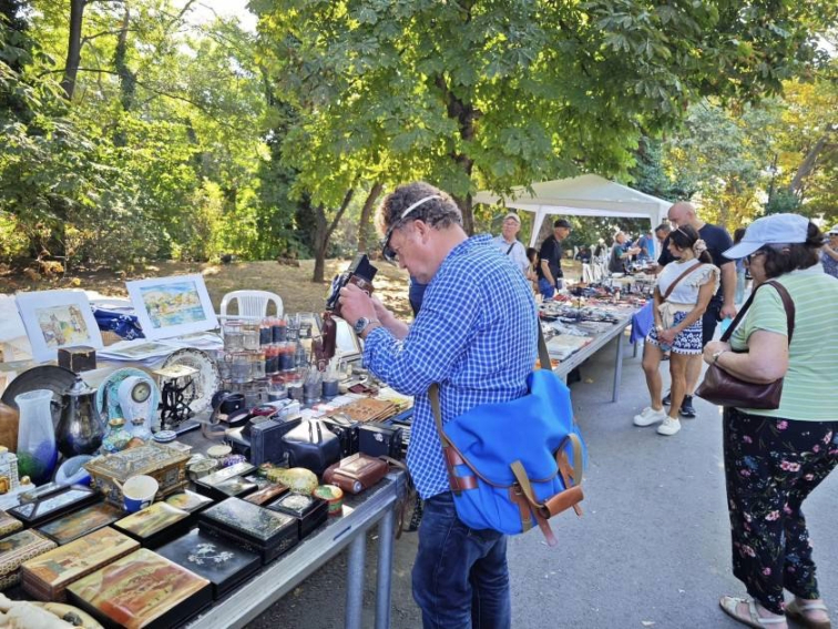 Национално антикварно изложение в Морската градина на Варна