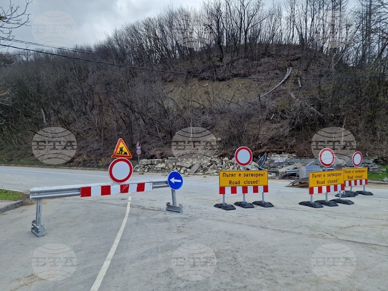 Областният управител на Велико Търново настоява за спешни мерки от Министерството на културата заради падащи камъни от хълма Трапезица