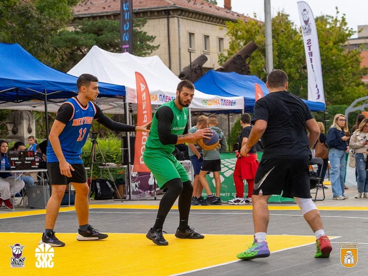Отбори от цялата страна се срещнаха в Плевен на големия финал на сезон 2025 година по уличен баскетбол 3х3