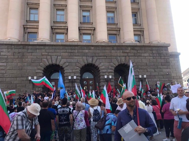 Михайлов: В тази зала са се събрали хора, които правят скъпо платено шоу. Ние няма да участваме в този цирк!