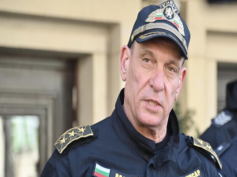 Открити са списъци с имена и суми срещу всяко от тях при полицейска акция в област Плевен, съобщи и.д. главен секретар на МВР Георги Кандев