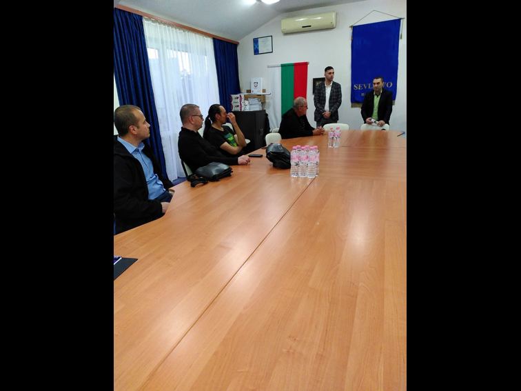 Кандидати за НП от обл. Габрово на ПП "Величие" беседват със съмишлениците във всеки общински център