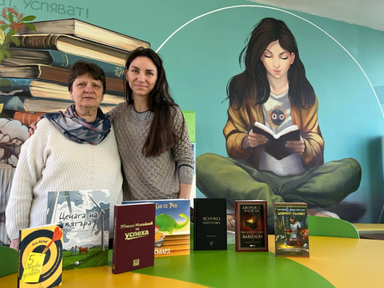 Будна гражданка дари книги на училищна столична библиотека