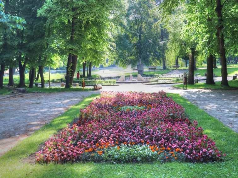 Обновяване на градския парк в Банско: нова настилка и модерно осветление в рамките на месец