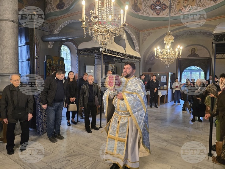 Храмовият празник на църквата „Света Параскева“ в Плевен бе отбелязан с тържествена света литургия и курбан