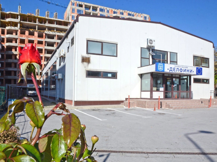 С началото на 2026 г. стартира и първият курс по начално плуване за деца на басейн „Делфини“