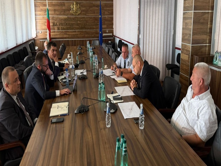 Пълно безумие: Планират поставянето на временен светофар при Кресна, за да подобрят трафика към Гърция