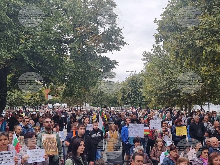 Близо два часа продължи поредният протест срещу безводието в Плевен