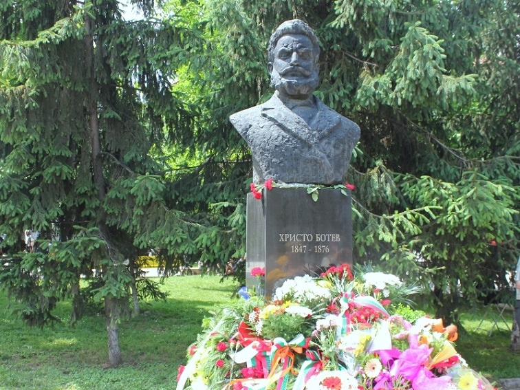 Плевен отдава почит на Христо Ботев и загиналите за свободата с тържествен ритуал и вой на сирени