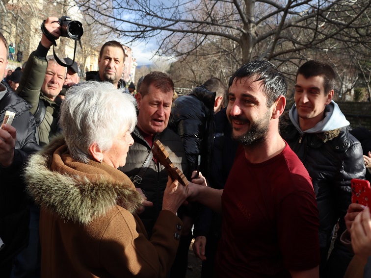 38-годишният Иван Омбашиев извади Богоявленския кръст в Благоевград