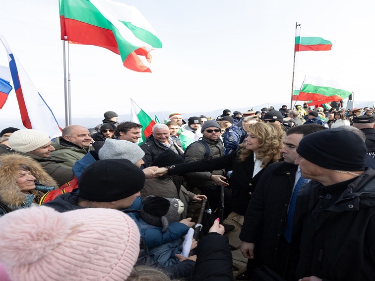 Държавният глава: Шипка е крепост на българската памет, неподвластна на разделение и омраза