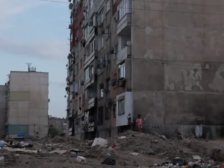 Ще паднат ли блоковете в кв. „Източен“, в които не спира да тече вода