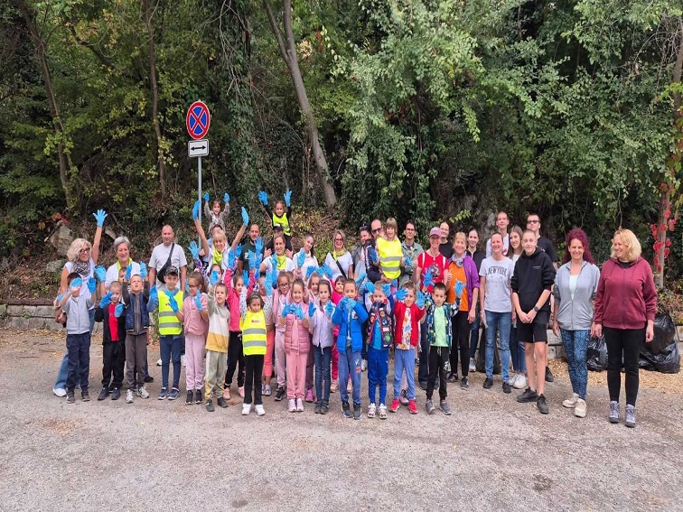 Доброволческа акция за почистване край язовир „Тотлебенов вал“ 